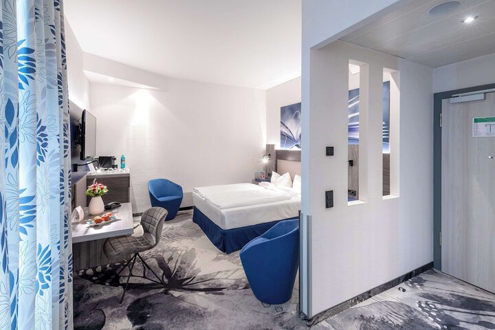 Room 26 of 117