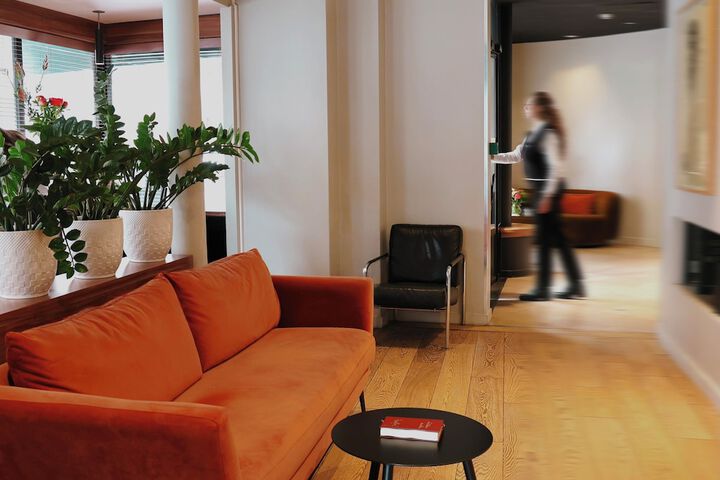 Entrance & Lobby