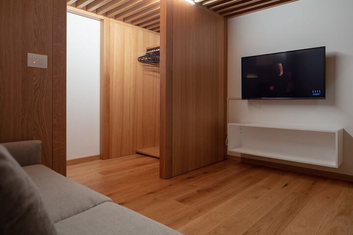 Room 17 of 77