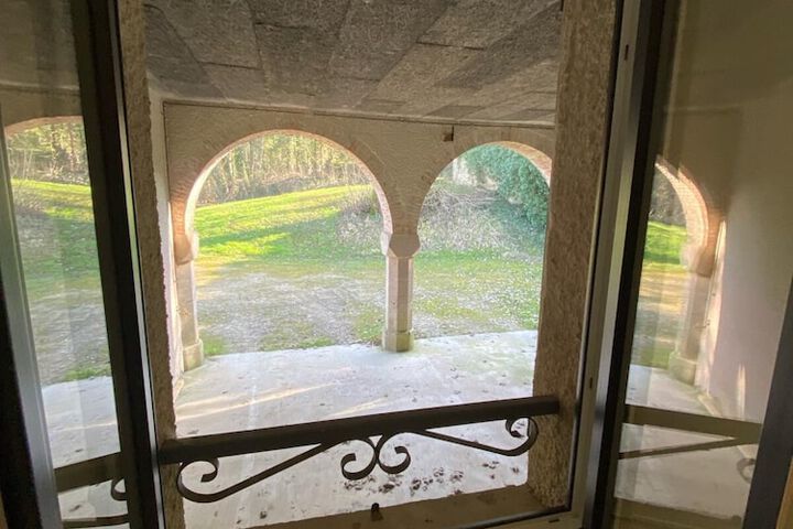 Room 6 of 63