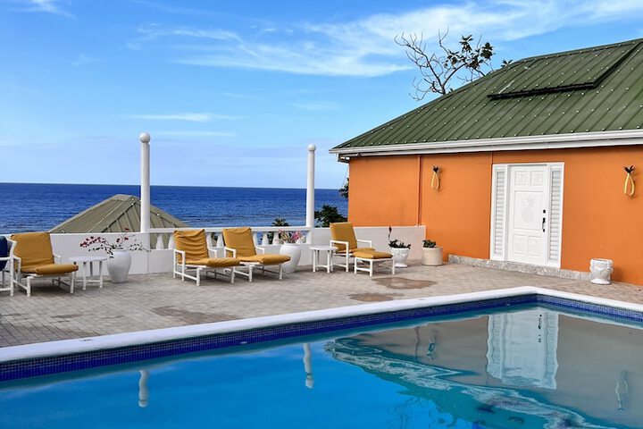 Exterior of THE VILLA AT PINEAPPLE COVE RESORT