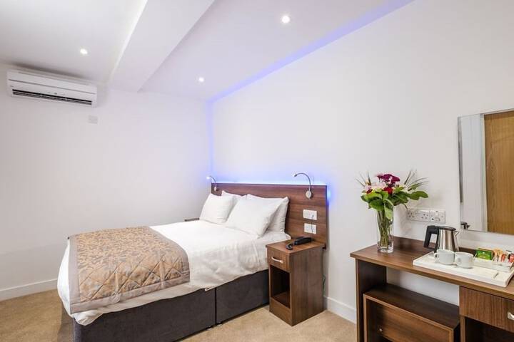 Room 15 of 49