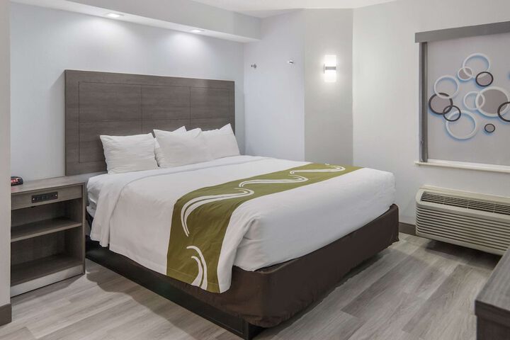 1 King Bed (26 of 26)