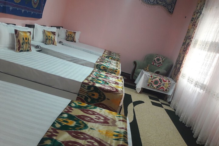 Room 10 of 32
