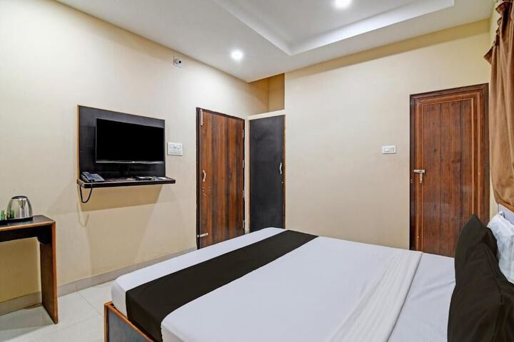 Room 8 of 28