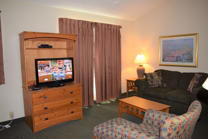 1 King Bed (4 of 27)