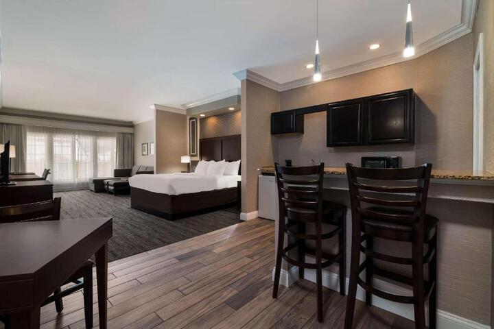 Standard King Bed Accessible (2 of 14)