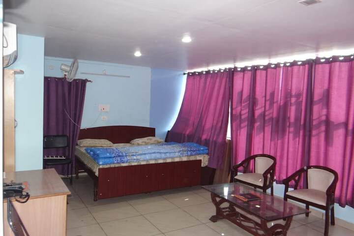 Room 13 of 18
