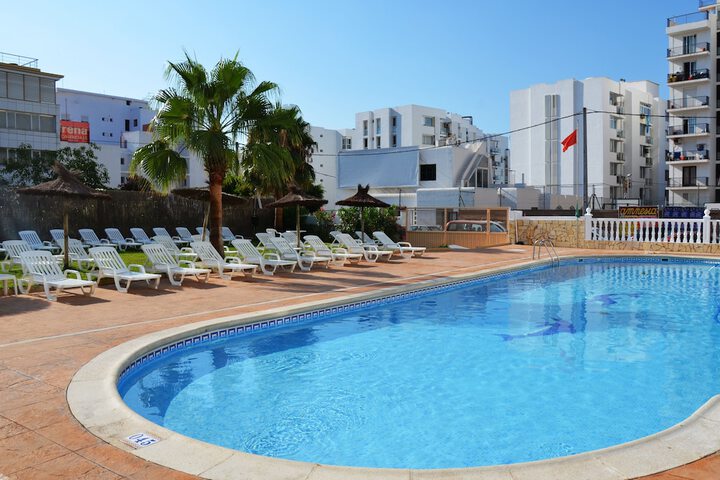 Hotel with Pool