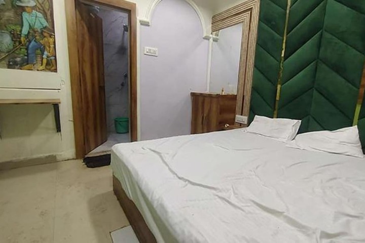 Room 4 of 19