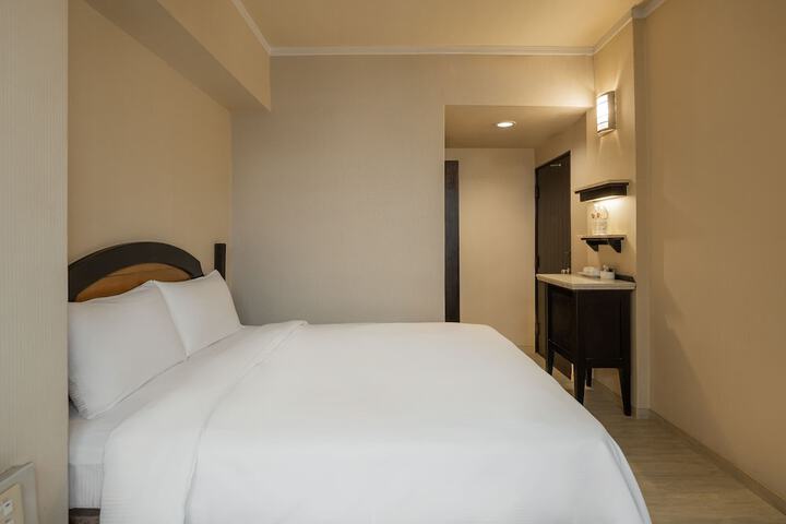 Room 12 of 21