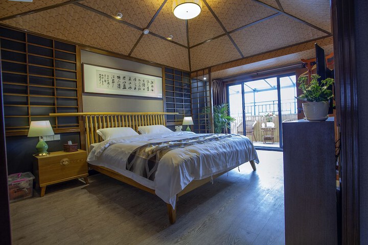 Room 30 of 43