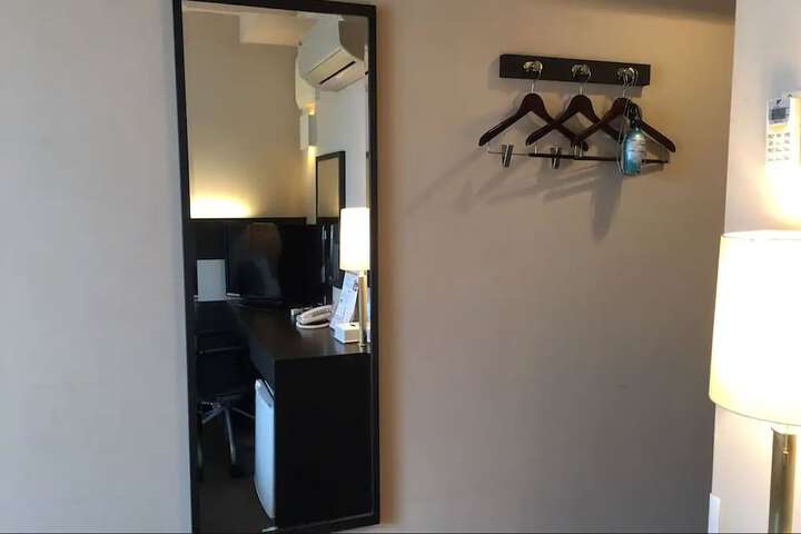 Room 6 of 29
