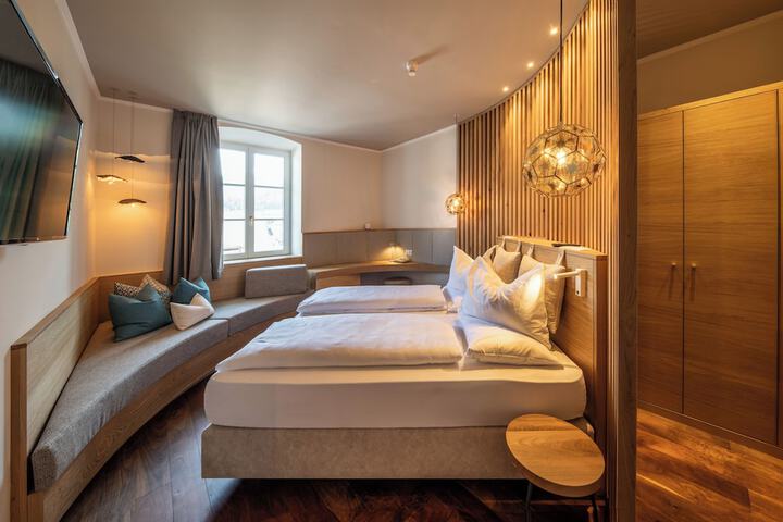Room 8 of 43