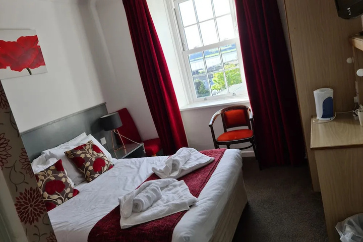 Room 5 of 15