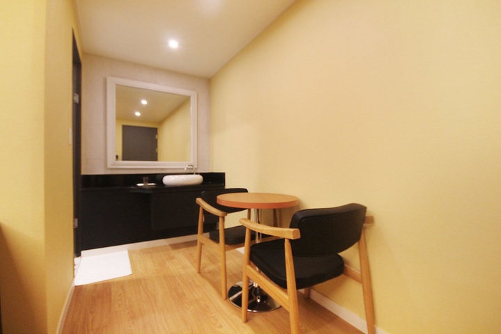 Room 83 of 127