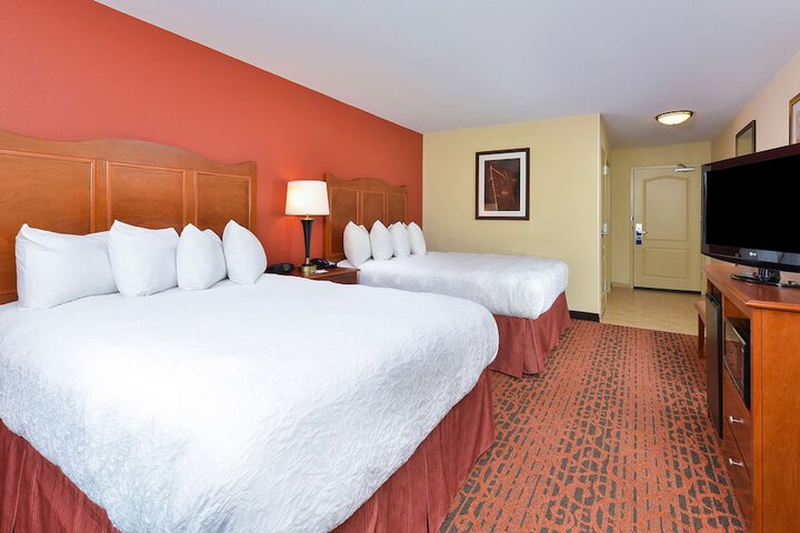 2 Queen Beds (13 of 13)