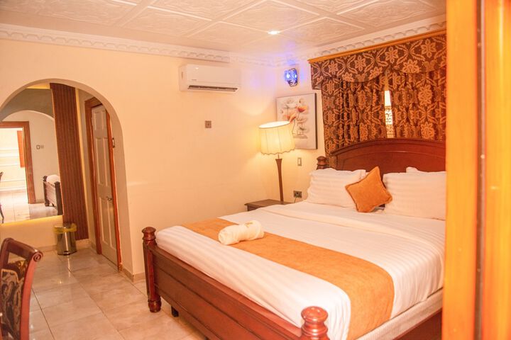 Room 10 of 40