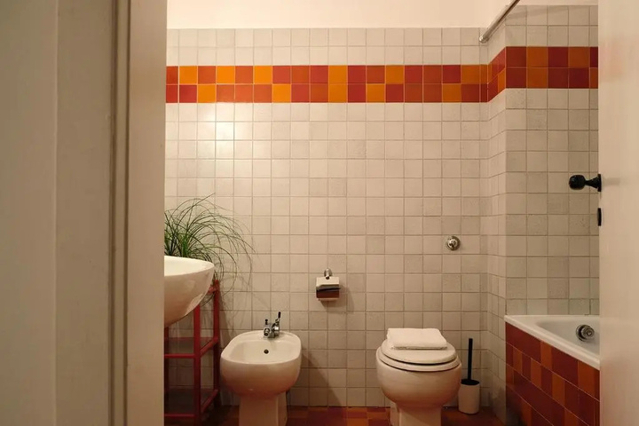 Room 6 of 10