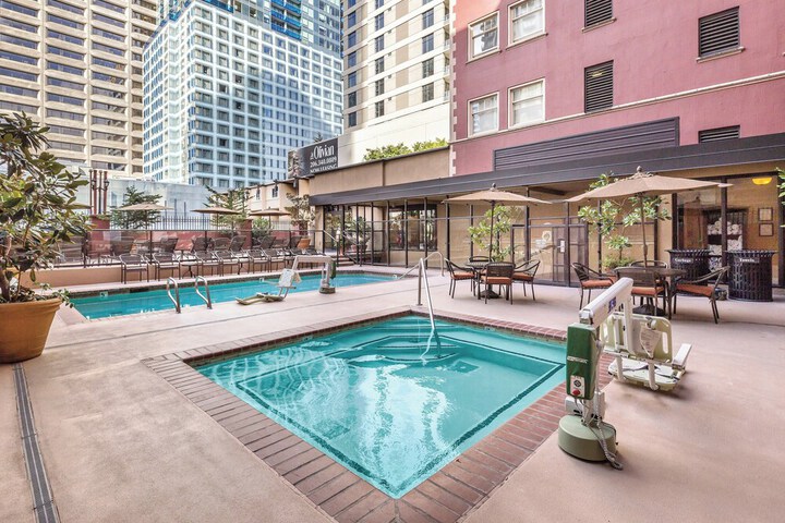 Hotel Pool