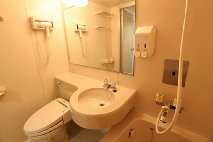 Room 10 of 17