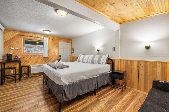 Room 2 of 68