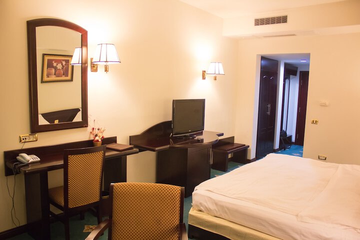 Room 9 of 84