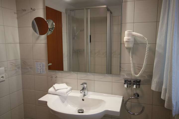 Room 32 of 53