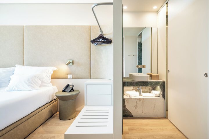 Room 26 of 120