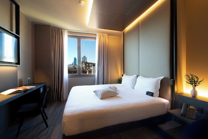 Room 16 of 34