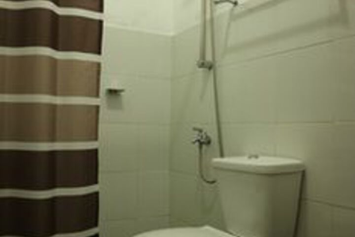 Room 4 of 25