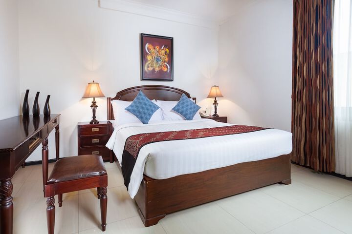 Room 4 of 30