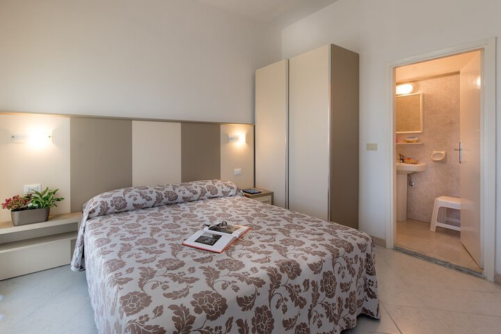 Room 30 of 90