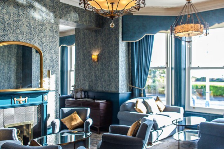 Lounge 194 of 256
