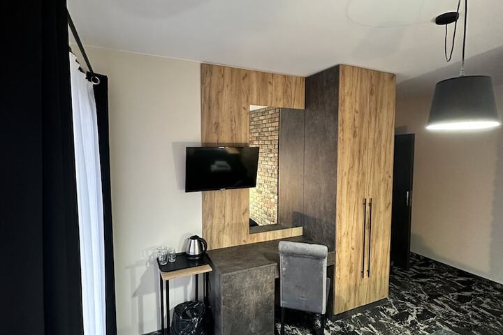 Room 16 of 110