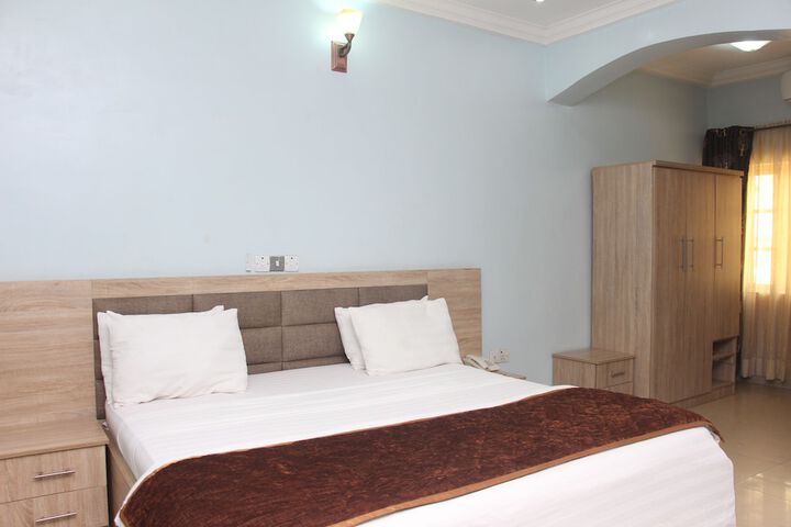 Room 6 of 35