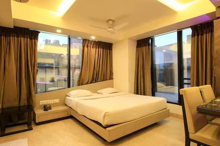 Room 4 of 6