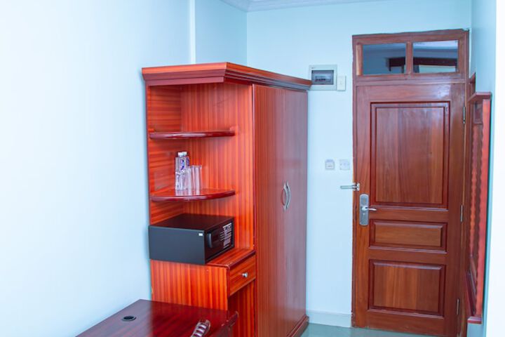 Room 17 of 35