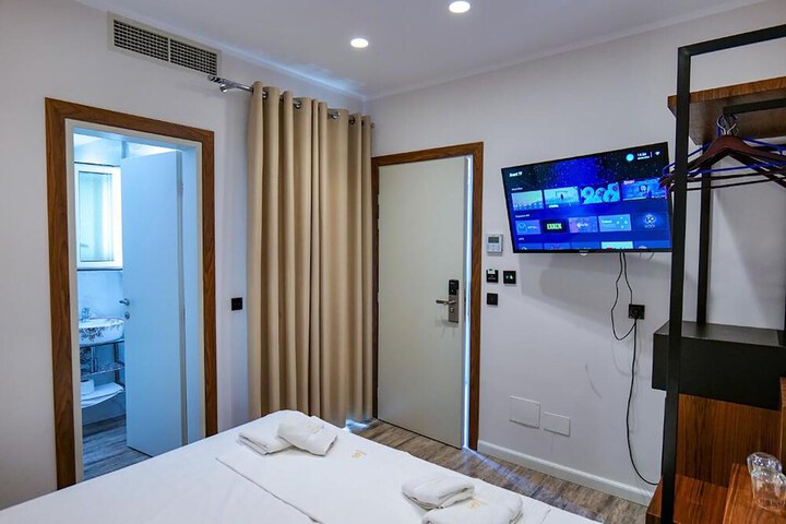 Room 32 of 72