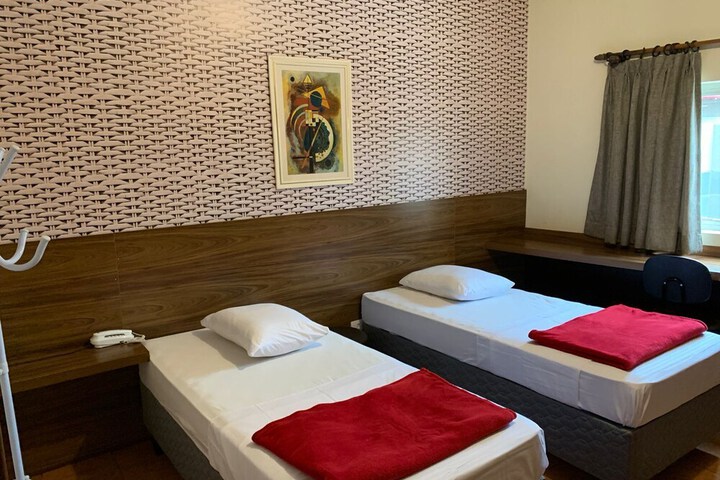 Room 15 of 40
