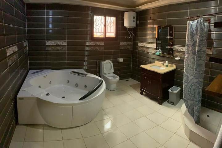Room 10 of 16