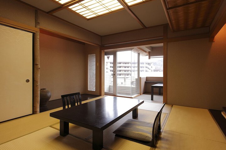 Room 48 of 99
