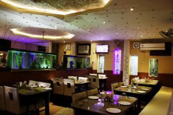 Dining 4 of 9