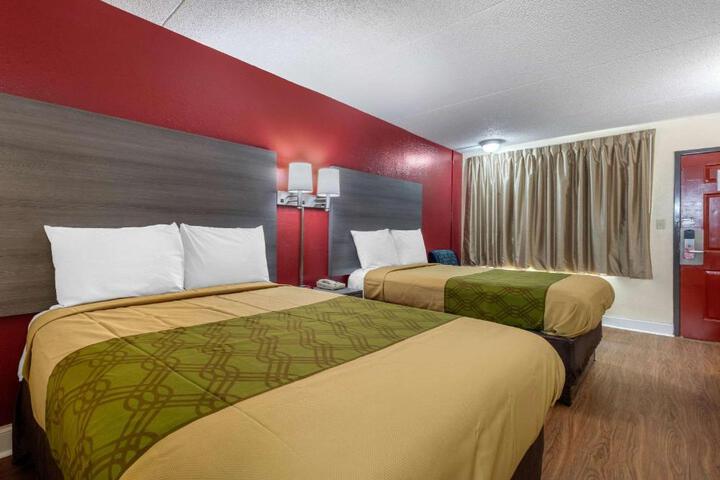 2 Double Beds (5 of 10)