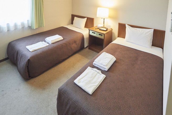 Room 10 of 42