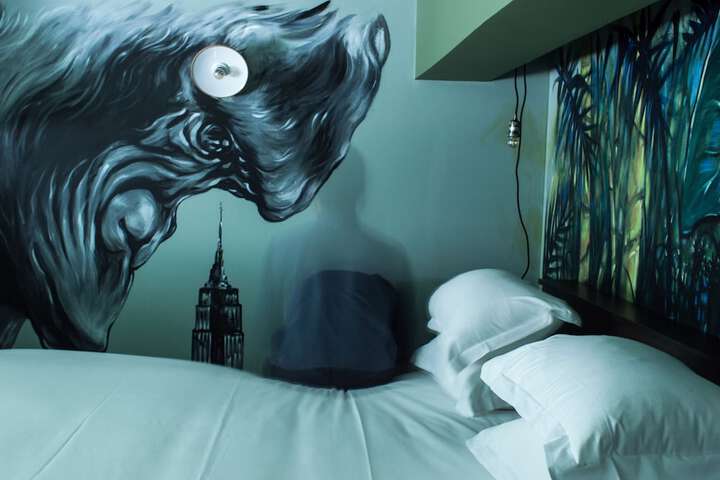 Room 25 of 76