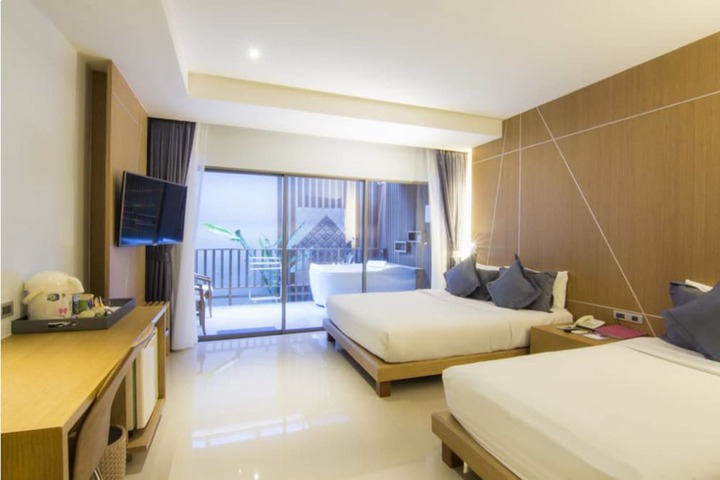 Room 6 of 112