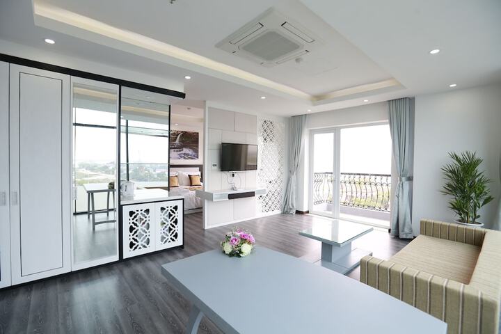 Room 33 of 79