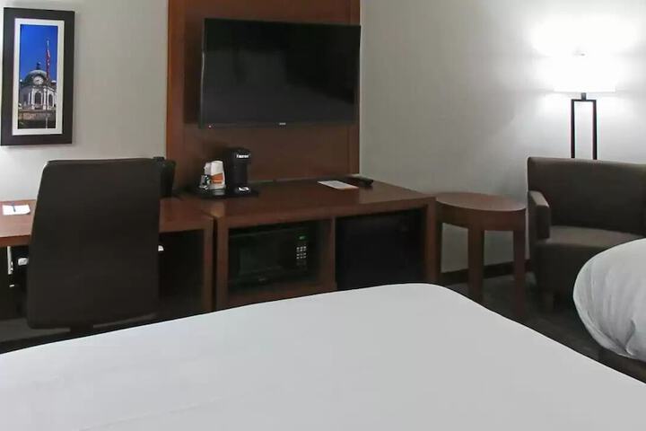 2 Queen Beds (2 of 7)