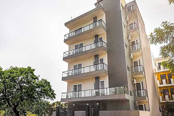 Townhouse Infinity Stays Near Appu Ghar